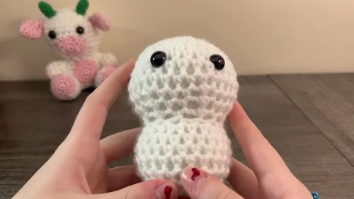 Crochet strawberry cow amigurumi step by step — photo 3