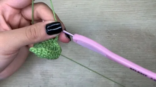 Easy crochet roses step by step guide — photo 4
