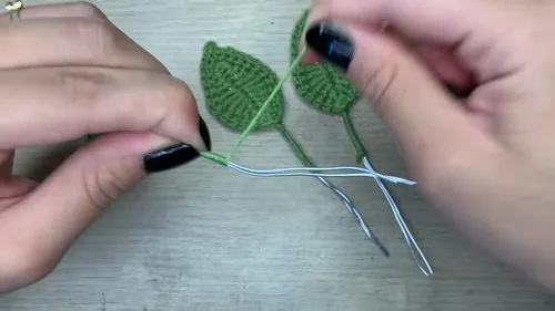Easy crochet roses step by step guide — photo 5
