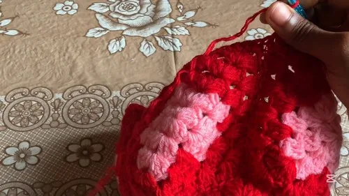 Granny square ruffle hat crochet pattern — photo 2
