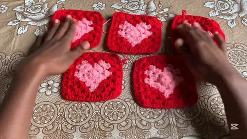 Granny square ruffle hat crochet pattern — photo 3