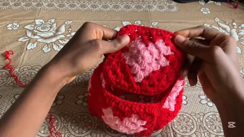 Granny square ruffle hat crochet pattern — photo 5