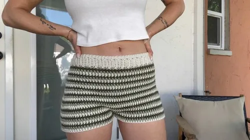 Lightweight crochet shorts with a two-tone shaped body
