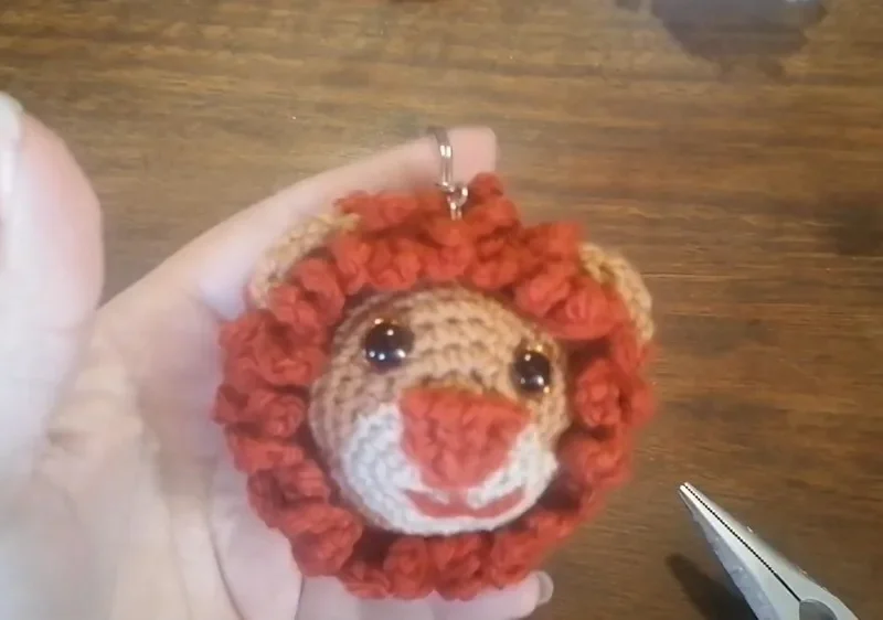 Little lion amigurumi keychain crochet pattern