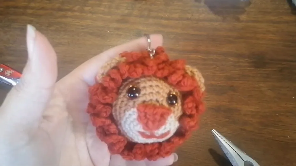 Little lion amigurumi keychain crochet pattern
