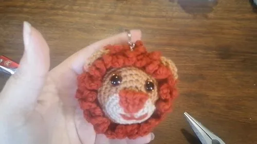 Little lion amigurumi keychain crochet pattern — photo 2