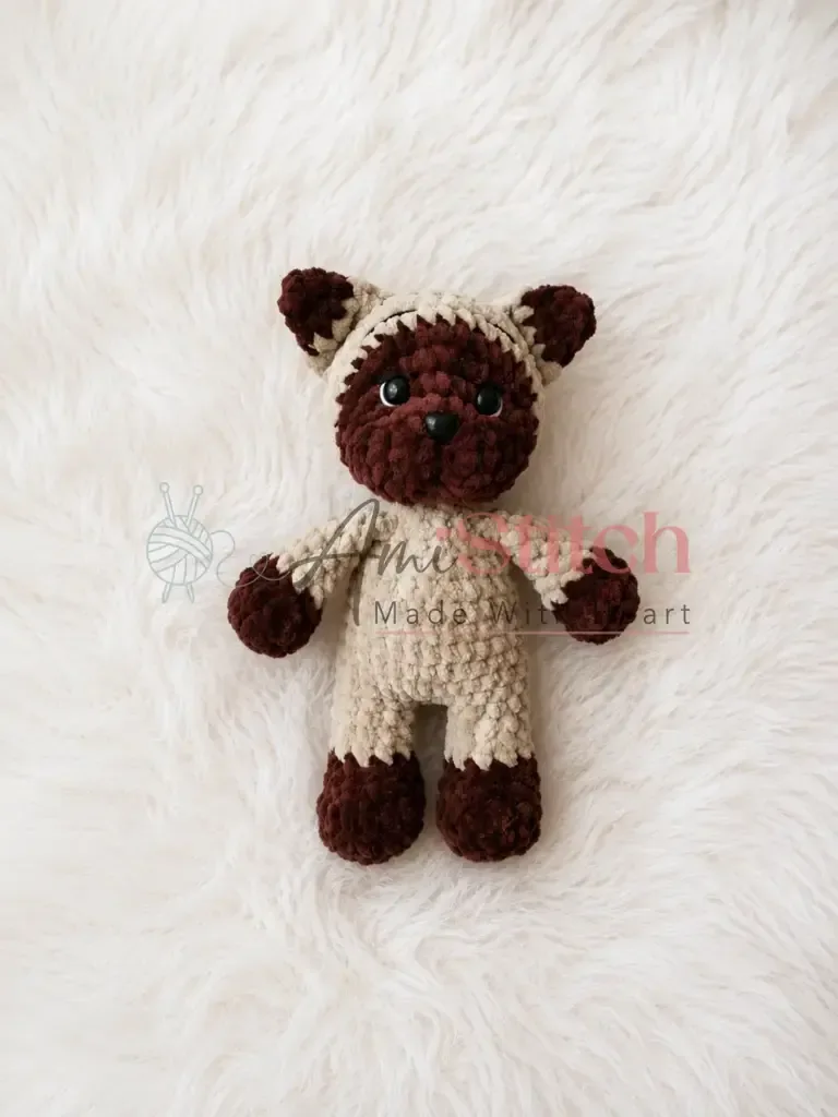 Crochet a mini cat amigurumi over a weekend — photo 3