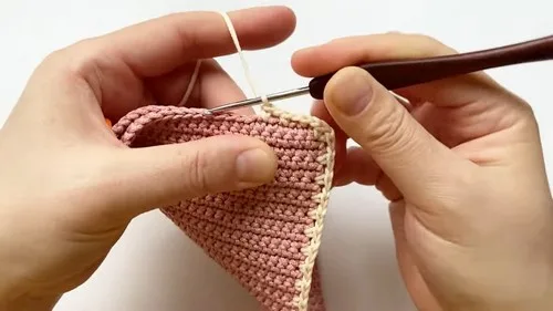 Mini crochet card holder pattern with pocket panels — photo 3