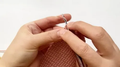 Mini crochet card holder pattern with pocket panels — photo 4