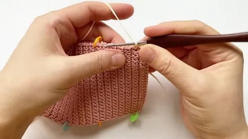 Mini crochet card holder pattern with pocket panels — photo 5