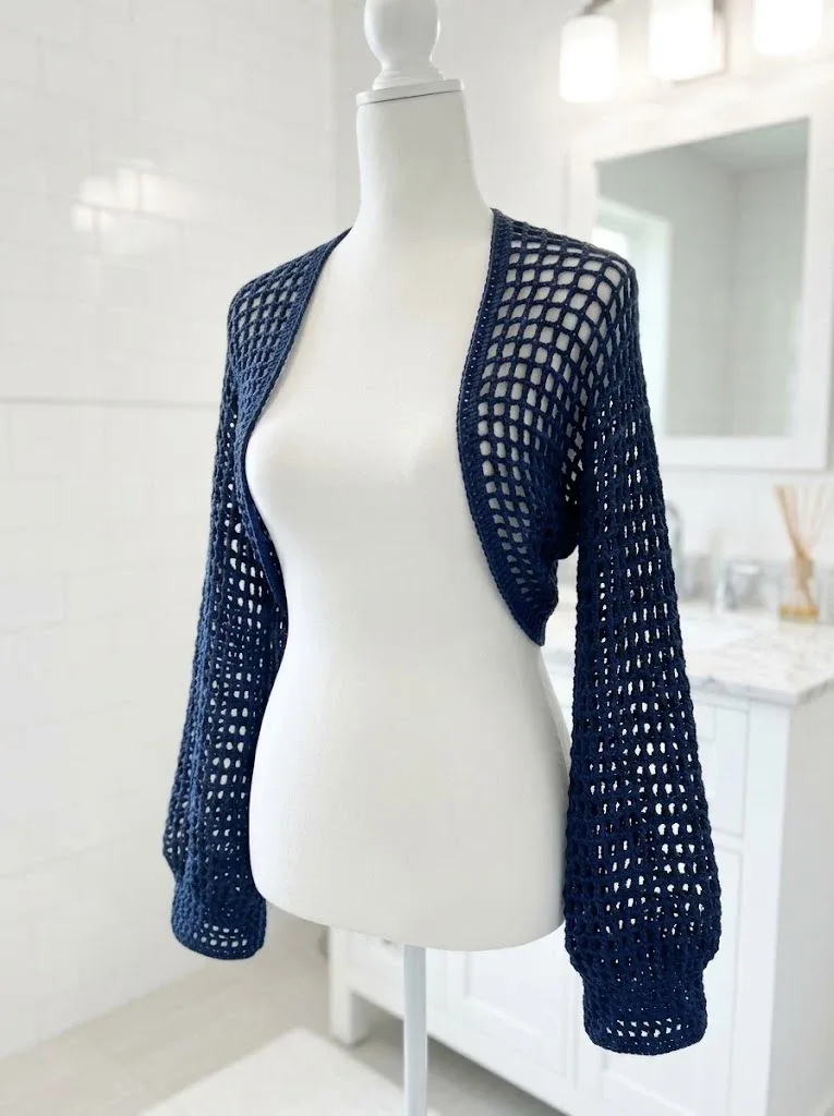 Navy open weave crochet shrug made from one folded rectangle — photo 3