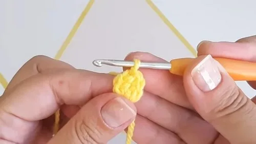 No-sew amigurumi duck crochet pattern with little hat — photo 4