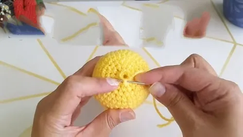 No-sew amigurumi duck crochet pattern with little hat — photo 5