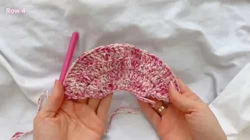Puffy flower scrunchie crochet pattern with ruffled petals — photo 6