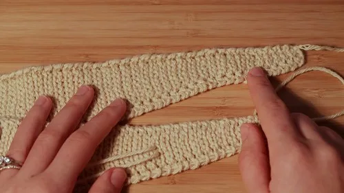 Slip stitch mini scarf pattern with a ribbed finish — photo 2