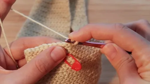 Slip stitch mini scarf pattern with a ribbed finish — photo 4