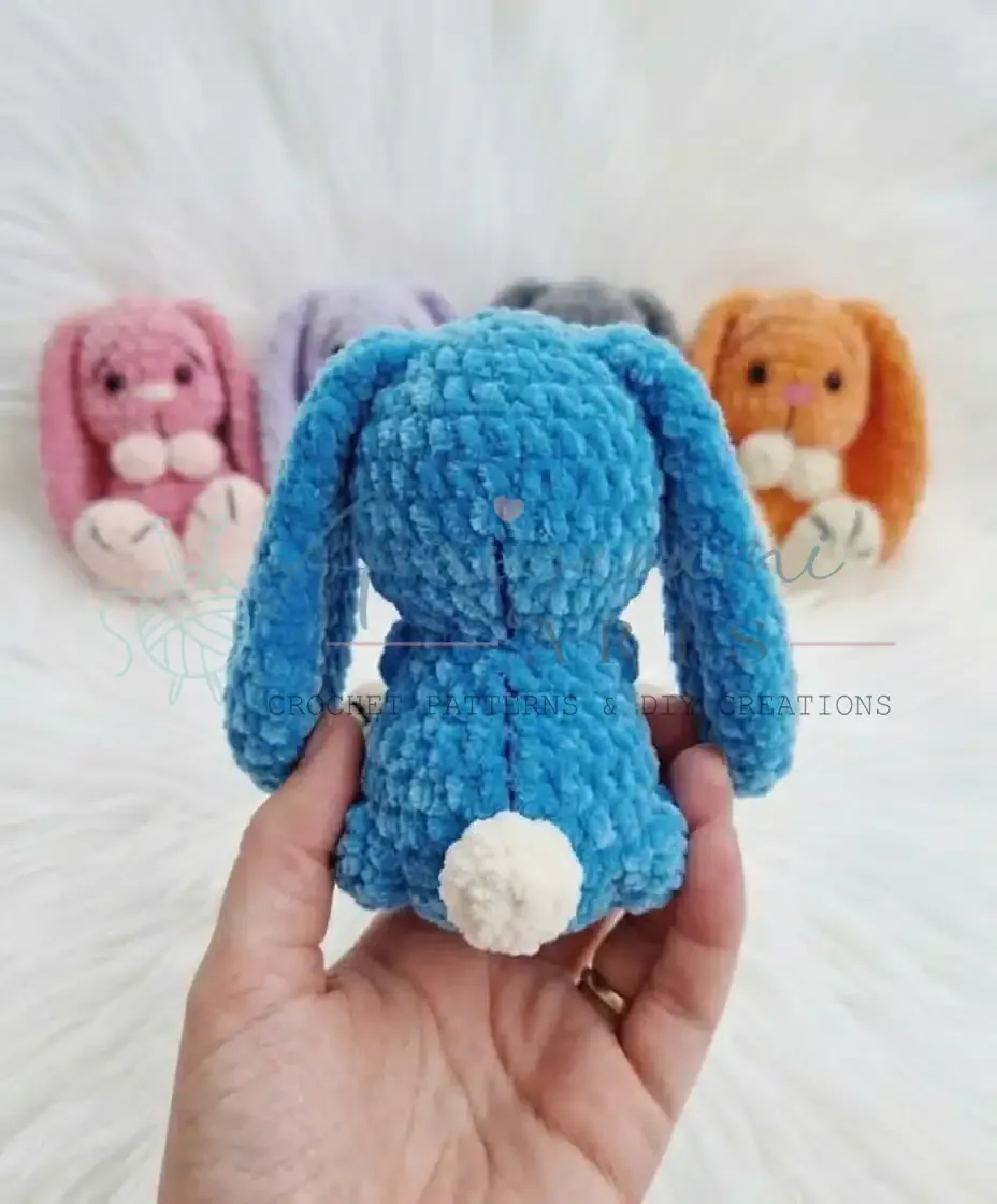 A velvet bunny amigurumi pattern for an 11 cm rabbit