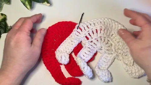 Woven crochet heart pattern with two-tone weaving — photo 2