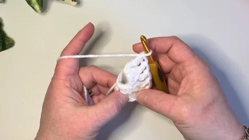 Woven crochet heart pattern with two-tone weaving — photo 3
