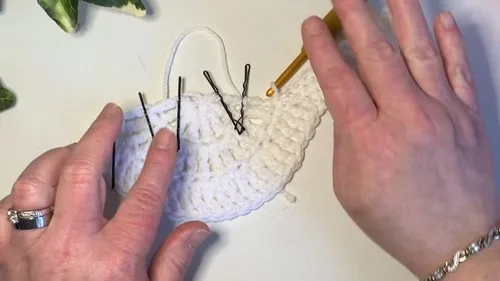 Woven crochet heart pattern with two-tone weaving — photo 4