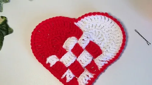 Woven crochet heart pattern with two-tone weaving